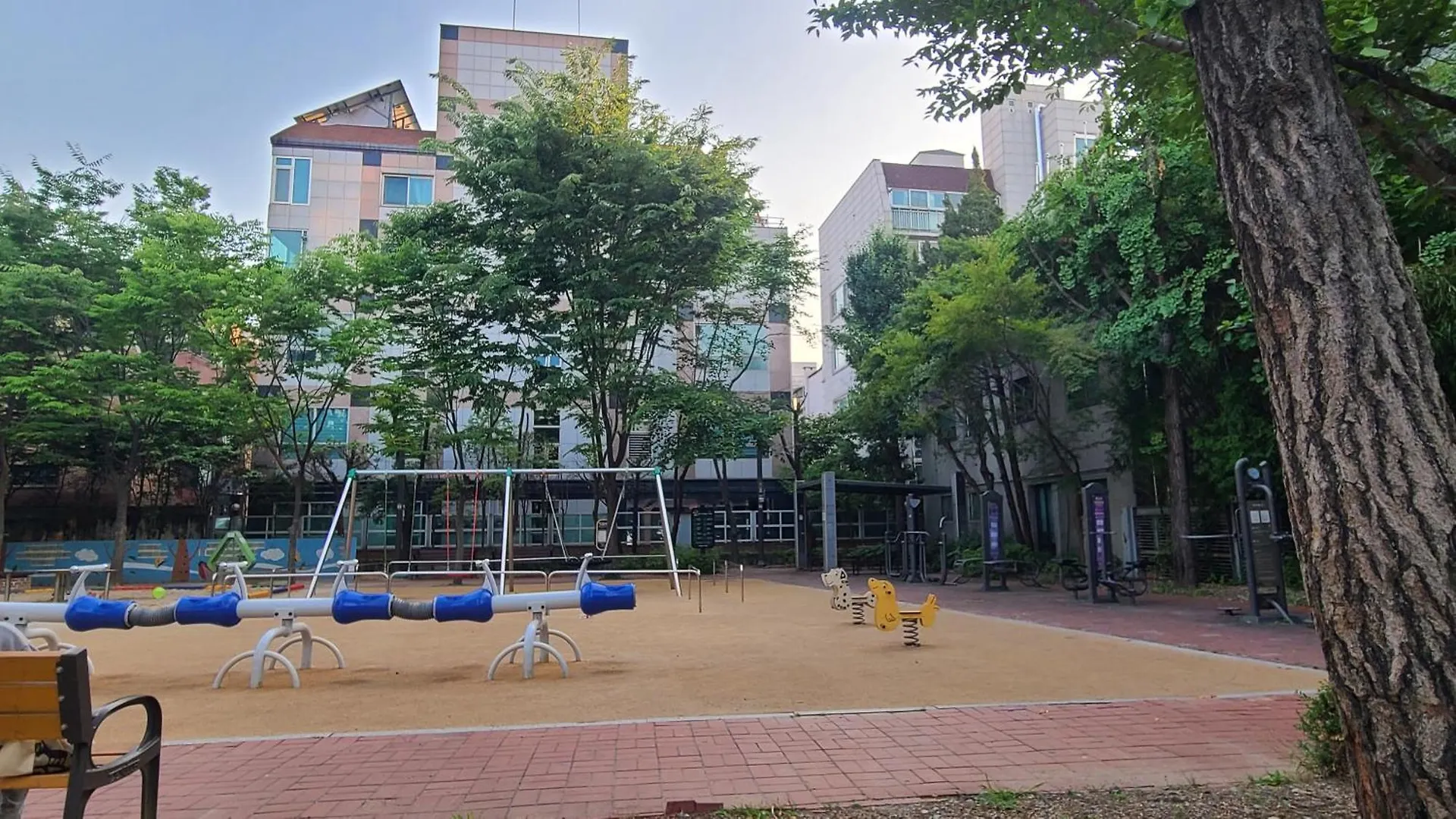 Open Sale, Song Stay Park, Airport Railroad, Hongdae Station, Yeontral Park, 7 People, Queen Bed, Air Conditioner In Each Room, Dryer, Wifi, Foreigners Only Seul 0*,  Güney Kore