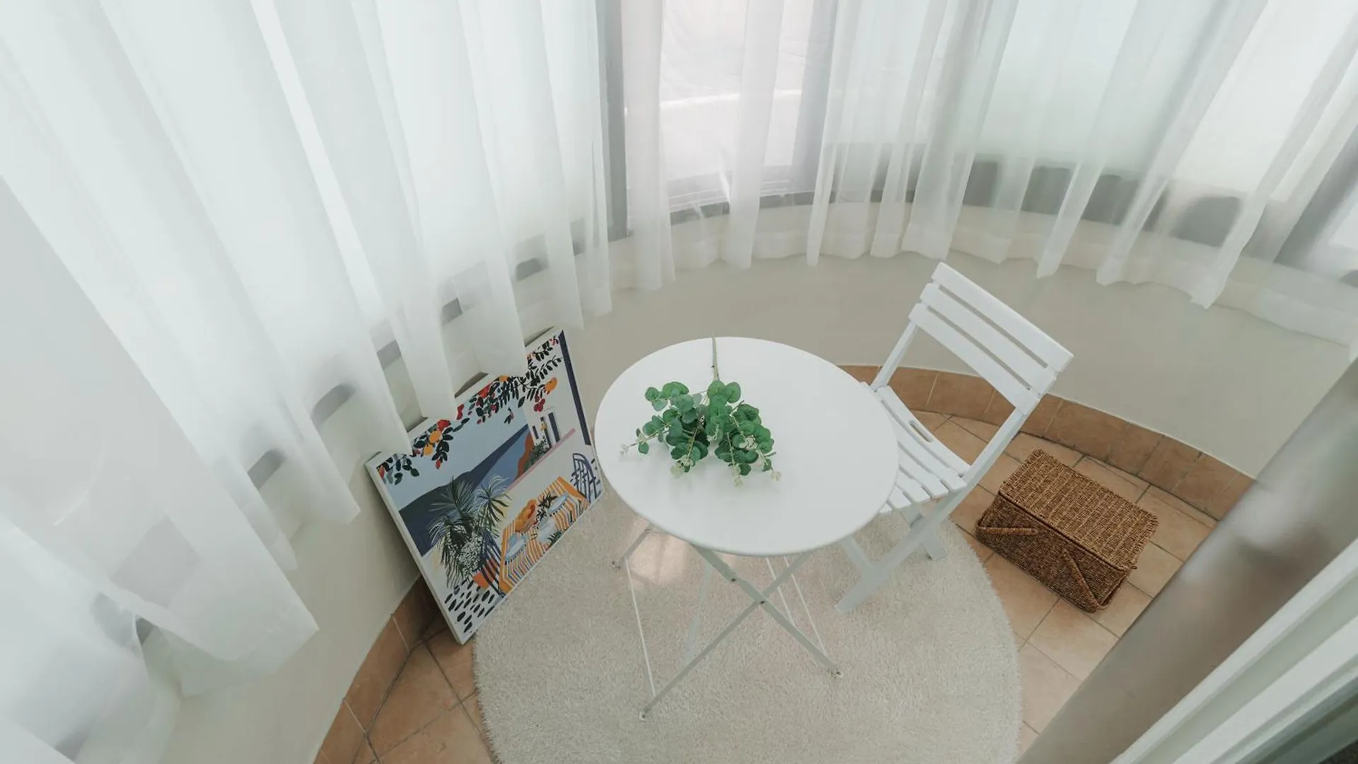 Open Sale, Song Stay Park, Airport Railroad, Hongdae Station, Yeontral Park, 7 People, Queen Bed, Air Conditioner In Each Room, Dryer, Wifi, Foreigners Only Seul