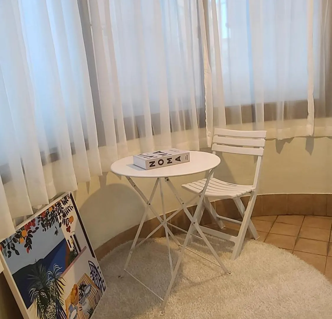 Open Sale, Song Stay Park, Airport Railroad, Hongdae Station, Yeontral Park, 7 People, Queen Bed, Air Conditioner In Each Room, Dryer, Wifi, Foreigners Only Сеул