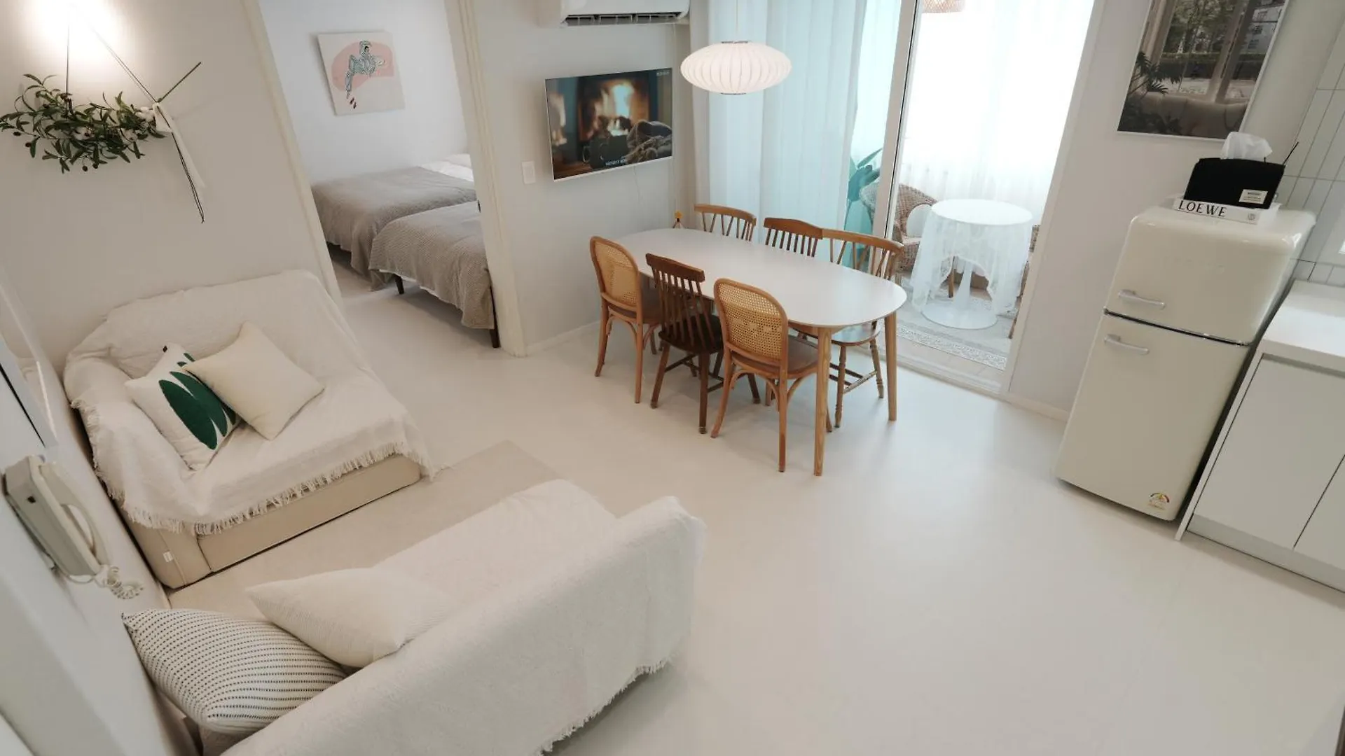 Апартаменты Open Sale, Song Stay Park, Airport Railroad, Hongdae Station, Yeontral Park, 7 People, Queen Bed, Air Conditioner In Each Room, Dryer, Wifi, Foreigners Only Сеул