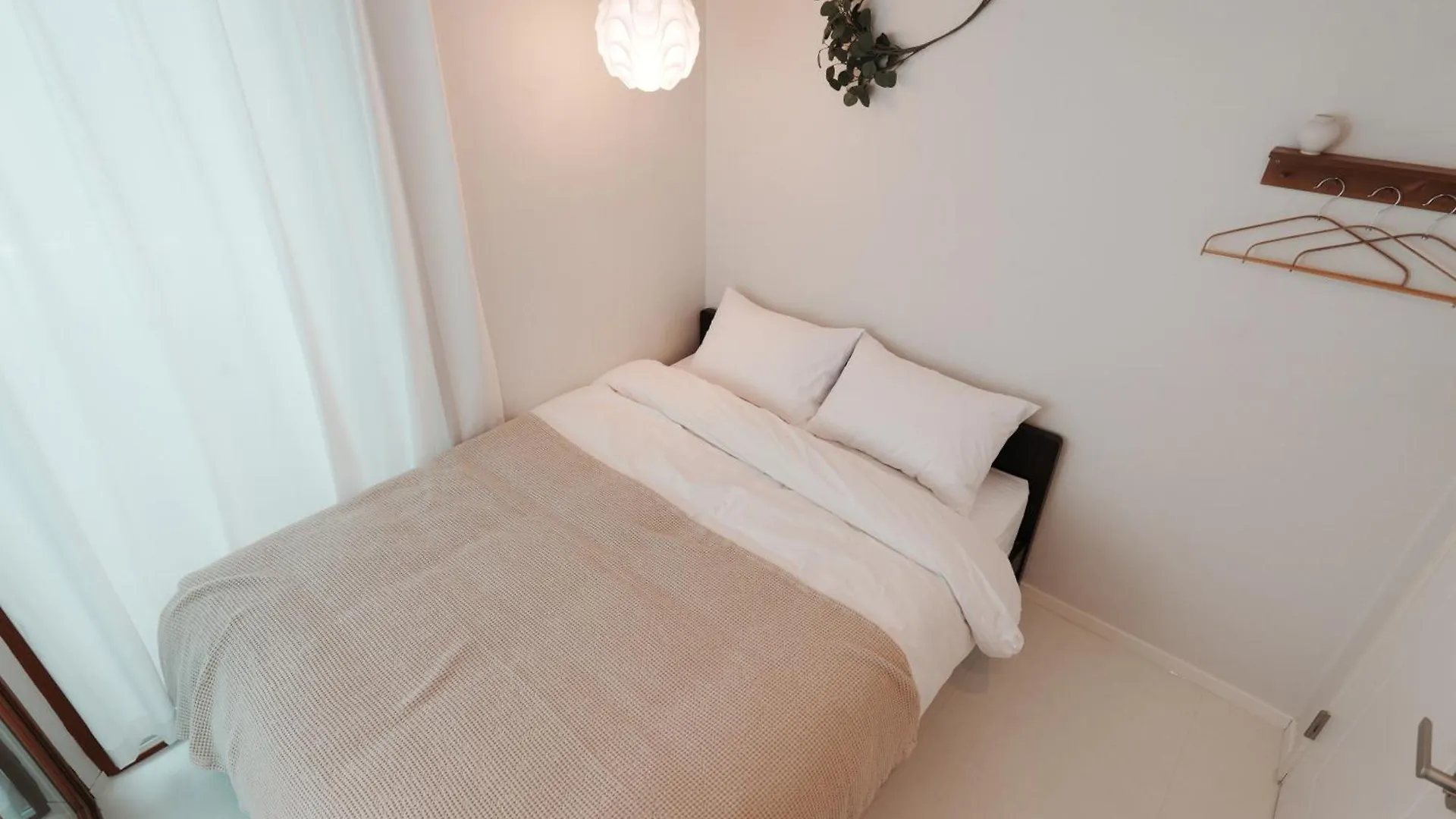 Open Sale, Song Stay Park, Airport Railroad, Hongdae Station, Yeontral Park, 7 People, Queen Bed, Air Conditioner In Each Room, Dryer, Wifi, Foreigners Only ソウル特別市 アパート